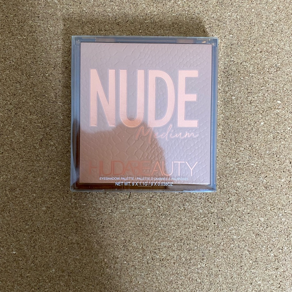 Huda Beauty Nude Medium Mini Palette
